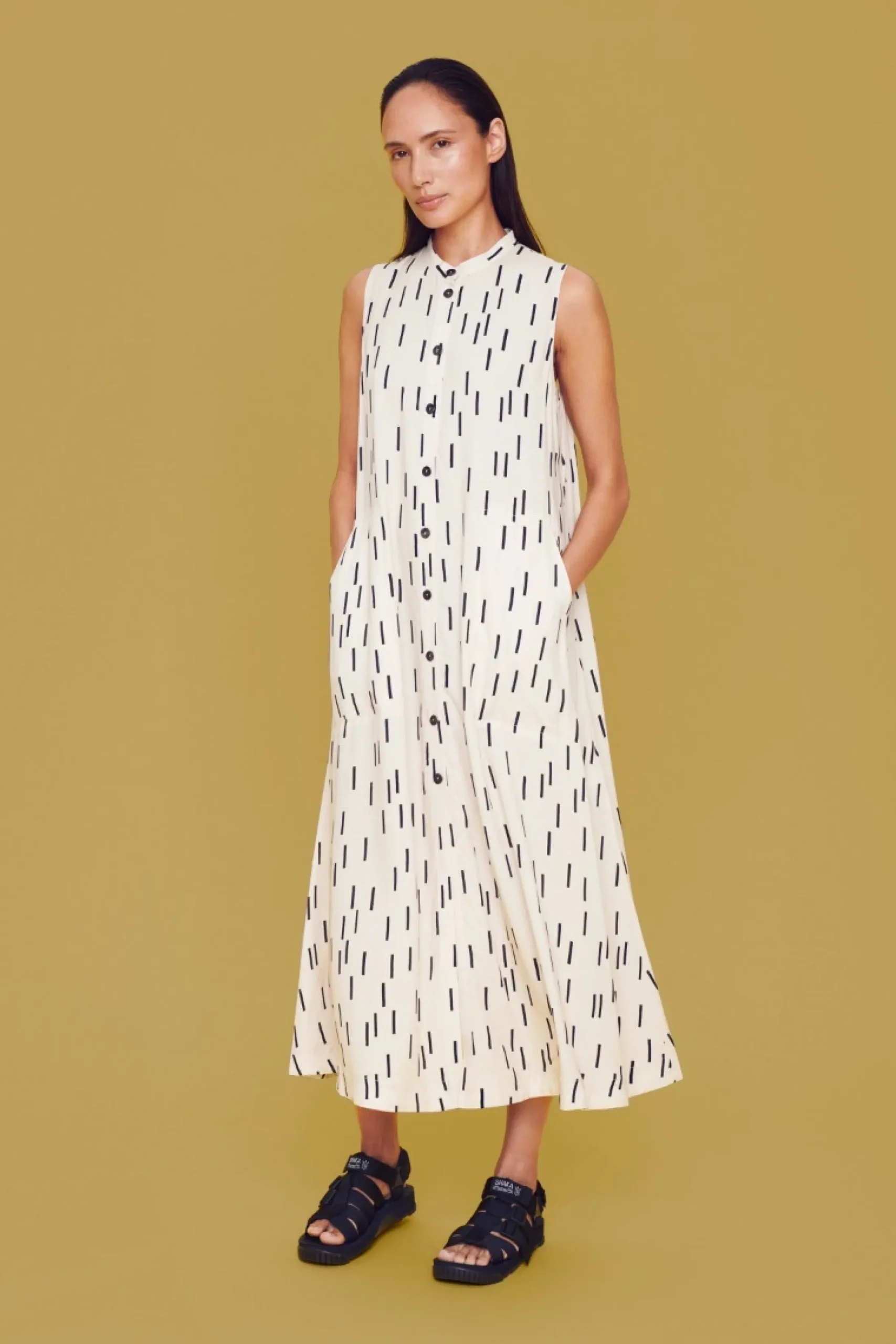 Dahlias Fsc Aermelos Kjole