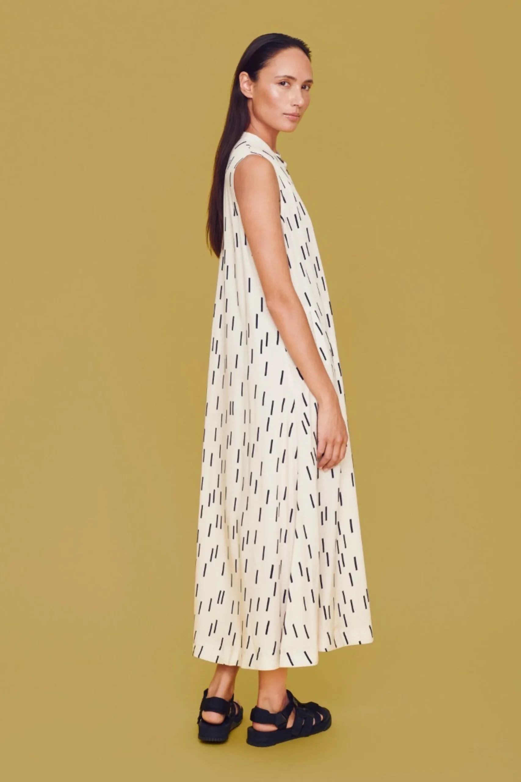 Dahlias Fsc Aermelos Kjole